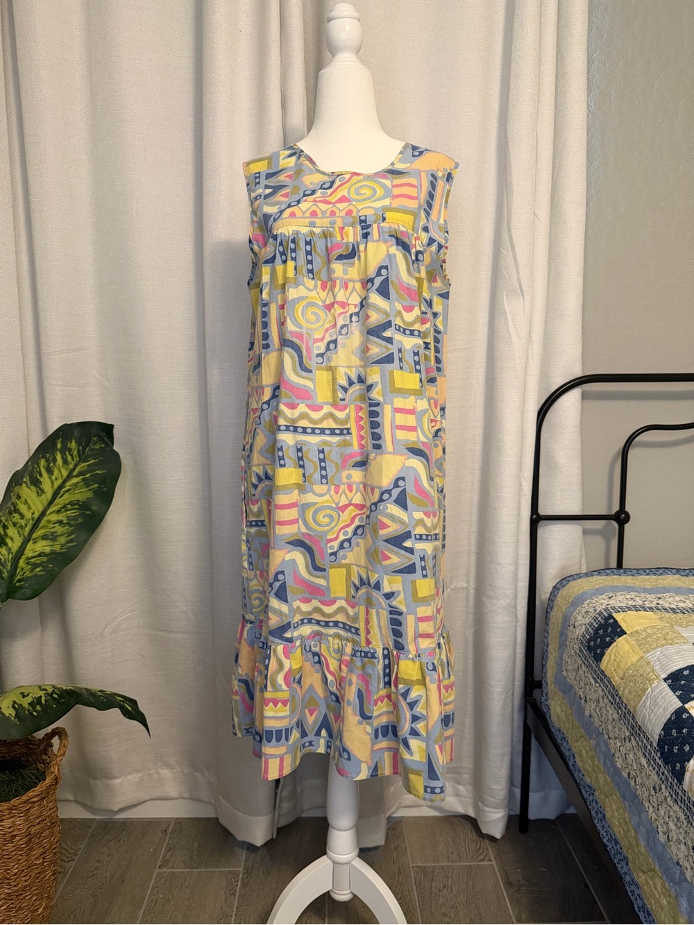 Vintage Y2K Anthony Richards Abstract Print House Dress with Pockets Ruffle Hem